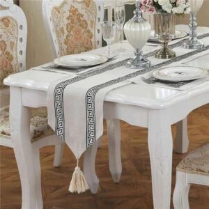 1 Vasace table runner with 4 matching mats