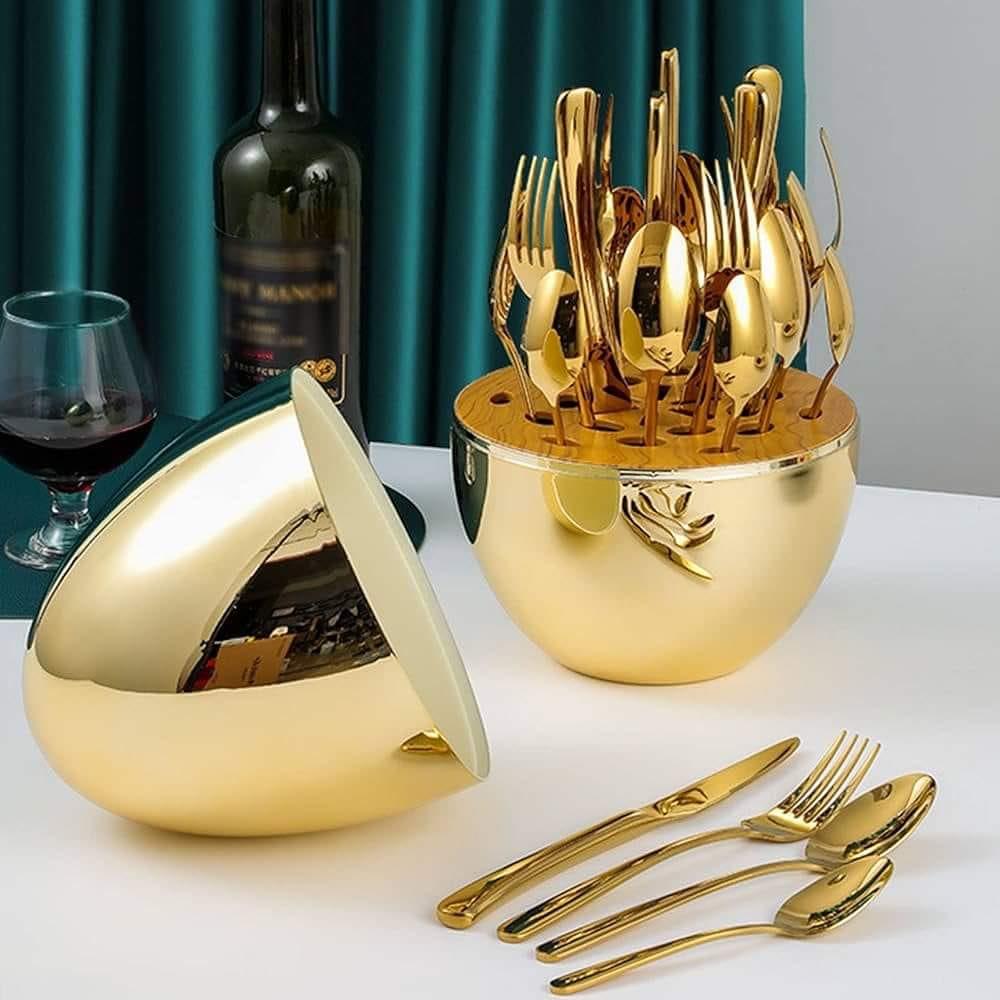 Egg shell cutlery set